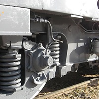 大功率牽引機車底盤清潔係統