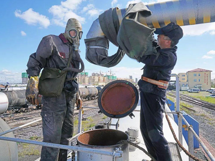 人(rén)工鐵路(lù)罐車清洗