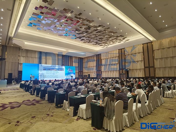 中國石油石化工程建設高峰論壇暨七（qī）屆四次理（lǐ）事（擴大）會議