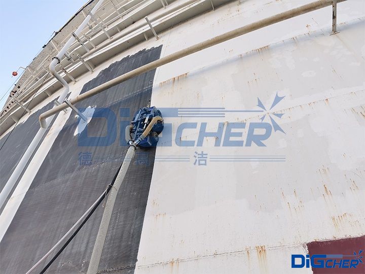 油罐除鏽機器人作業實景