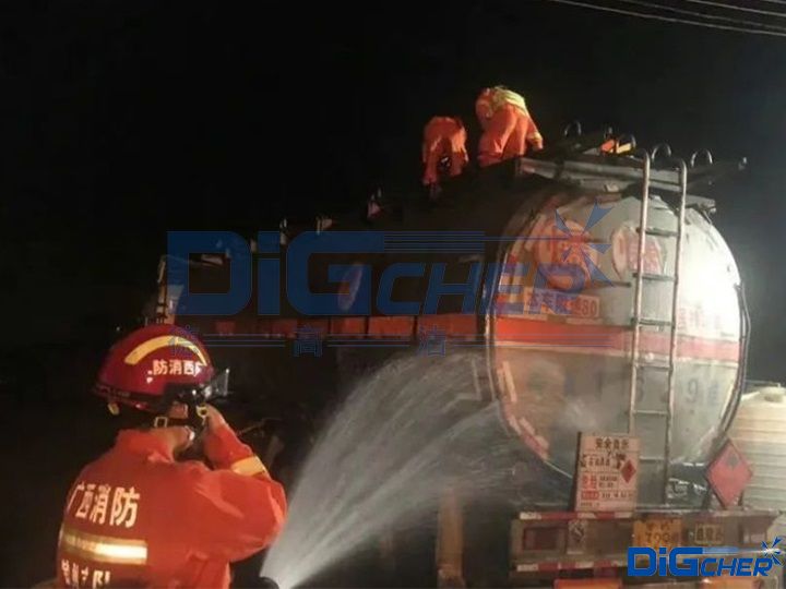 工人清(qīng)洗油罐車昏(hūn)迷待救援