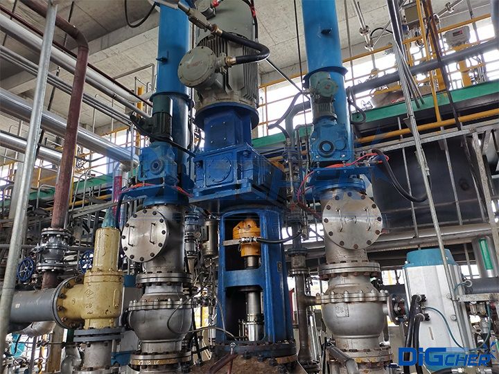 福建（jiàn）化工廠（chǎng）反應釜清洗係統