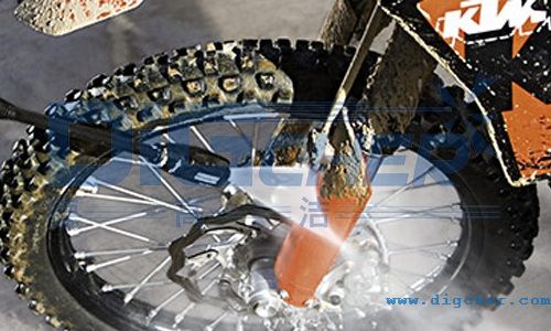 摩（mó）托車表麵（miàn）清洗