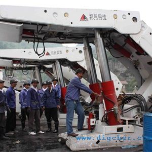 液壓支架清(qīng)洗設備-液壓支架(jià)高壓清洗機