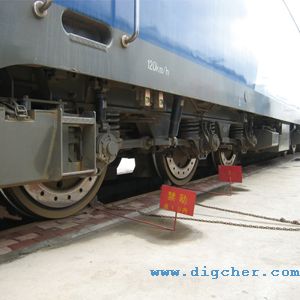 大功率(lǜ)牽引(yǐn)機車底盤清潔係統